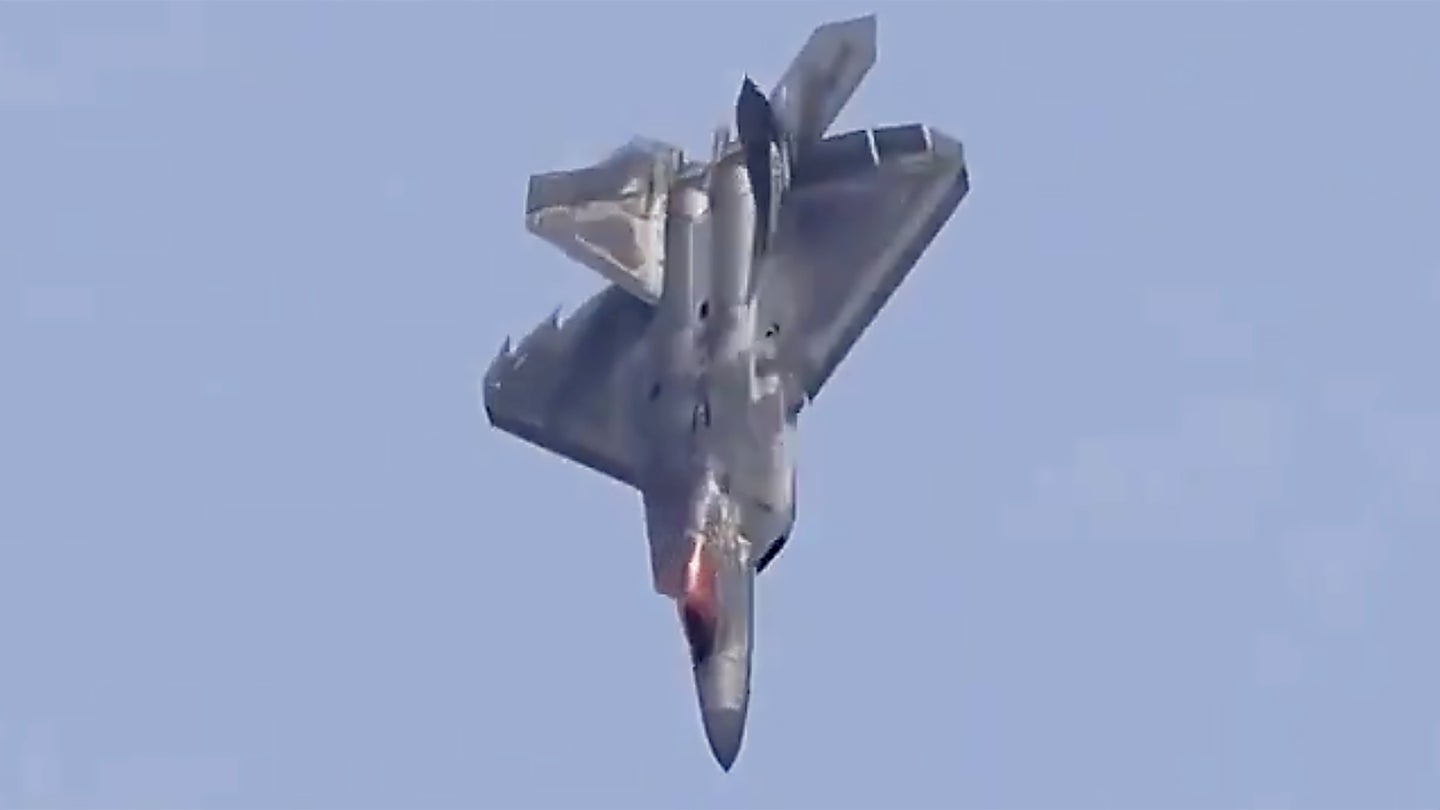 This Slow Motion Footage Of An F-22 Raptor Maneuvering Is Mesmerizing