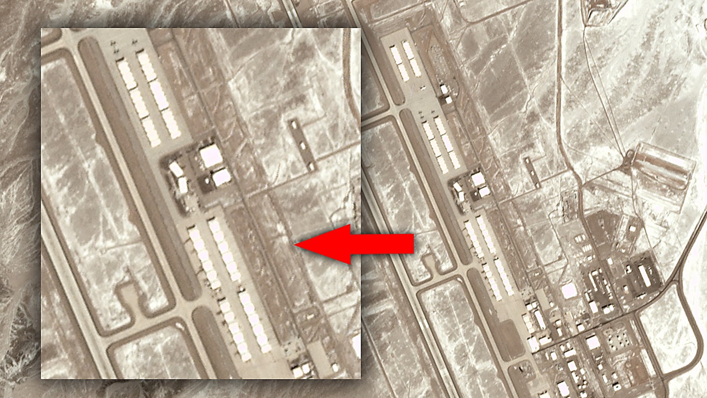 Mystery Objects Simultaneously Emerge From Hangars Again At Secretive Tonopah Airport