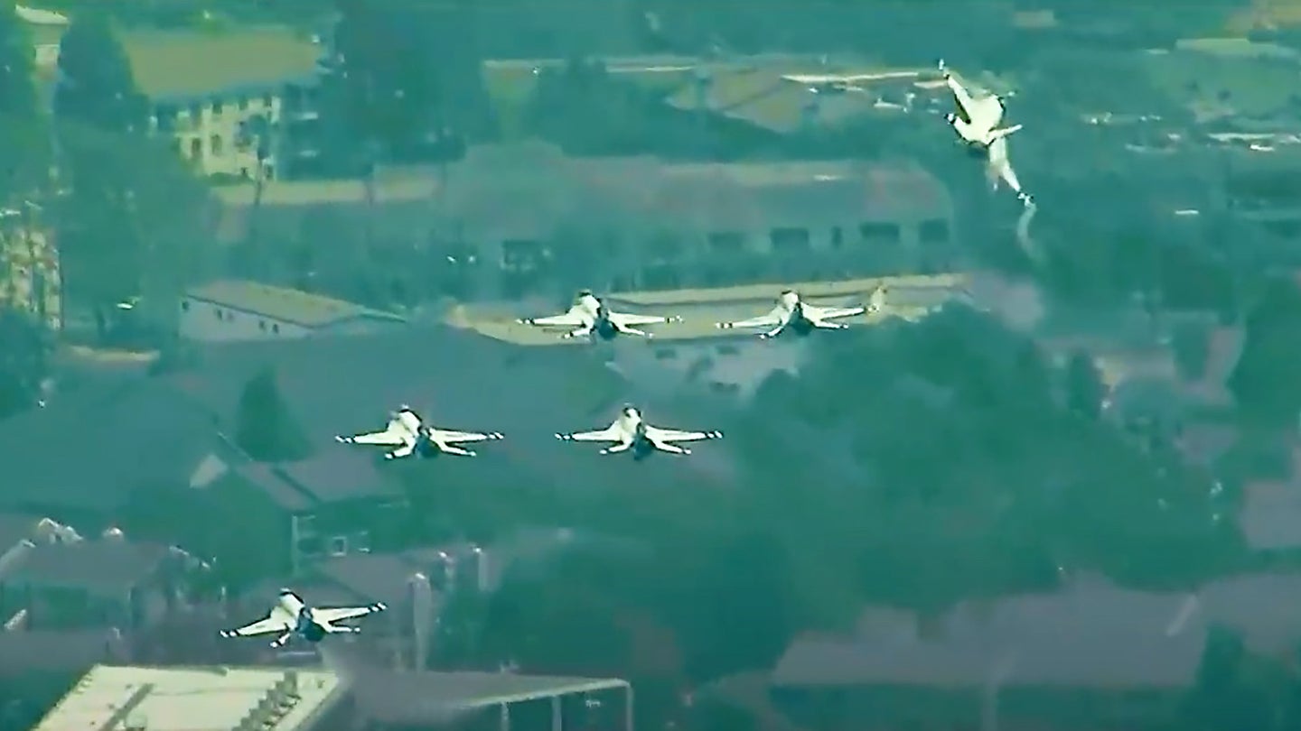 The Thunderbirds Had A Little Scare Over SoCal With One F-16 Executing An Emergency Breakaway