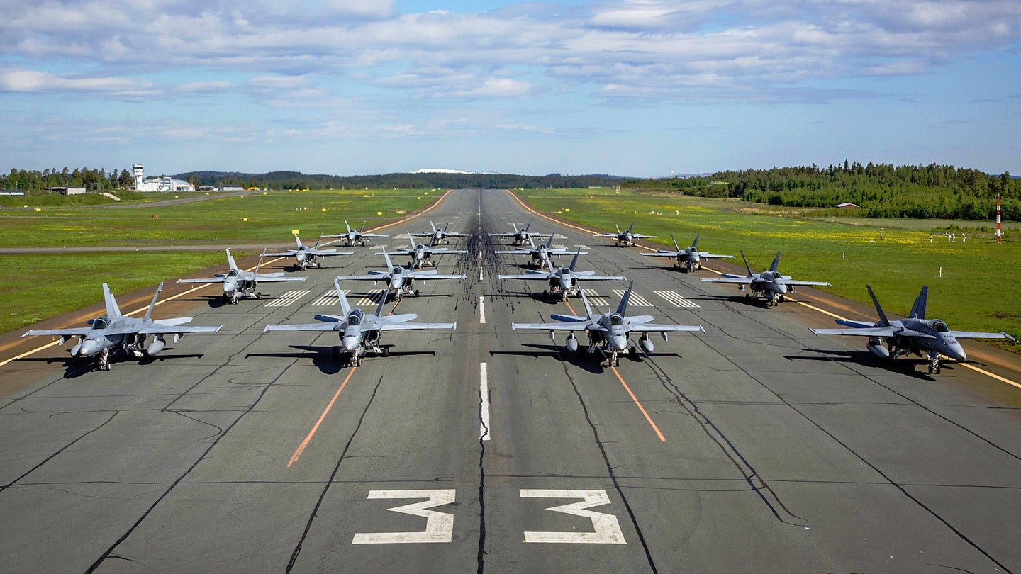 More Than Half Of Finland&#8217;s F-18 Hornets Take Part In An &#8220;Elephant Walk&#8221; Readiness Drill