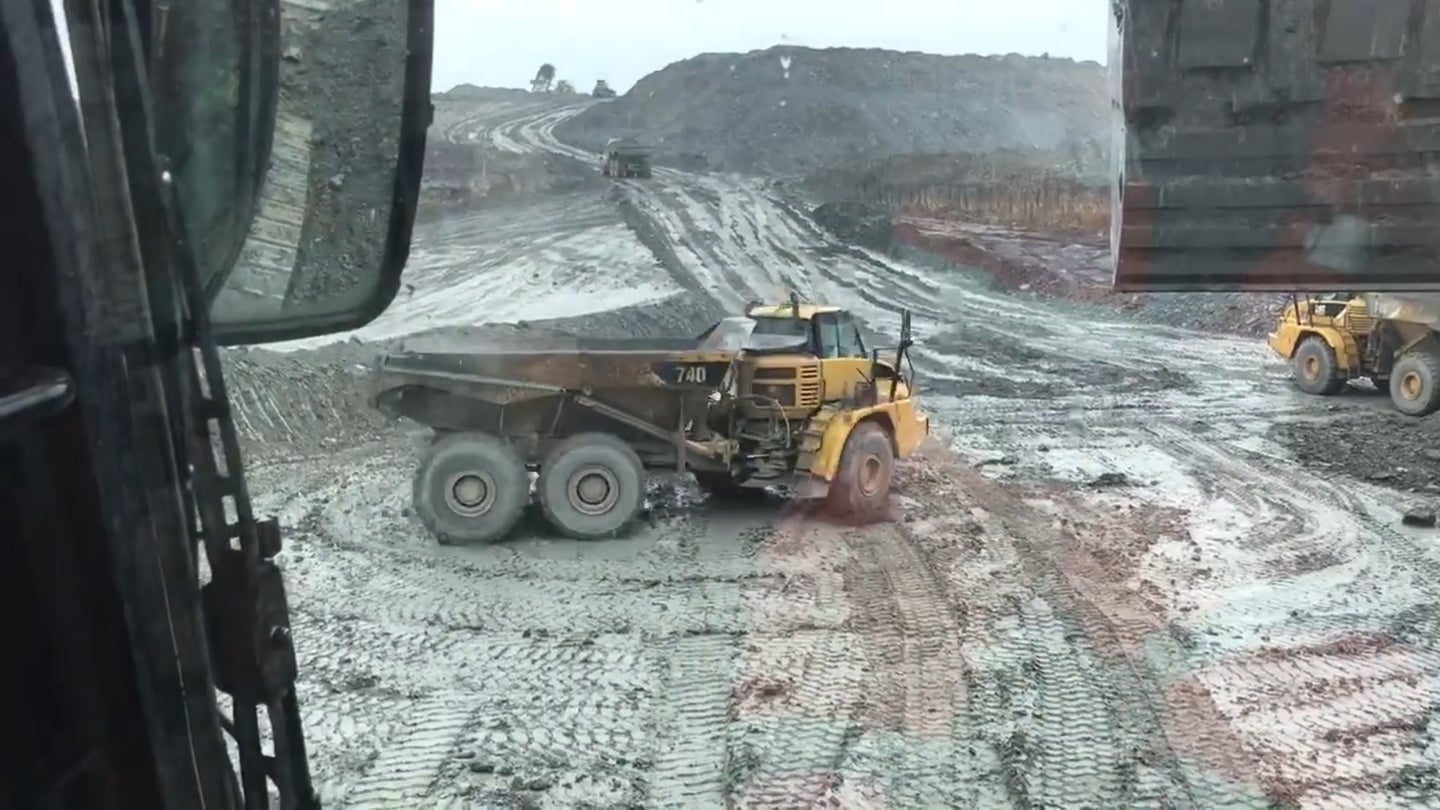 Watch a 75,000-Pound Dump Truck Drift at a Worksite Like No One’s Business