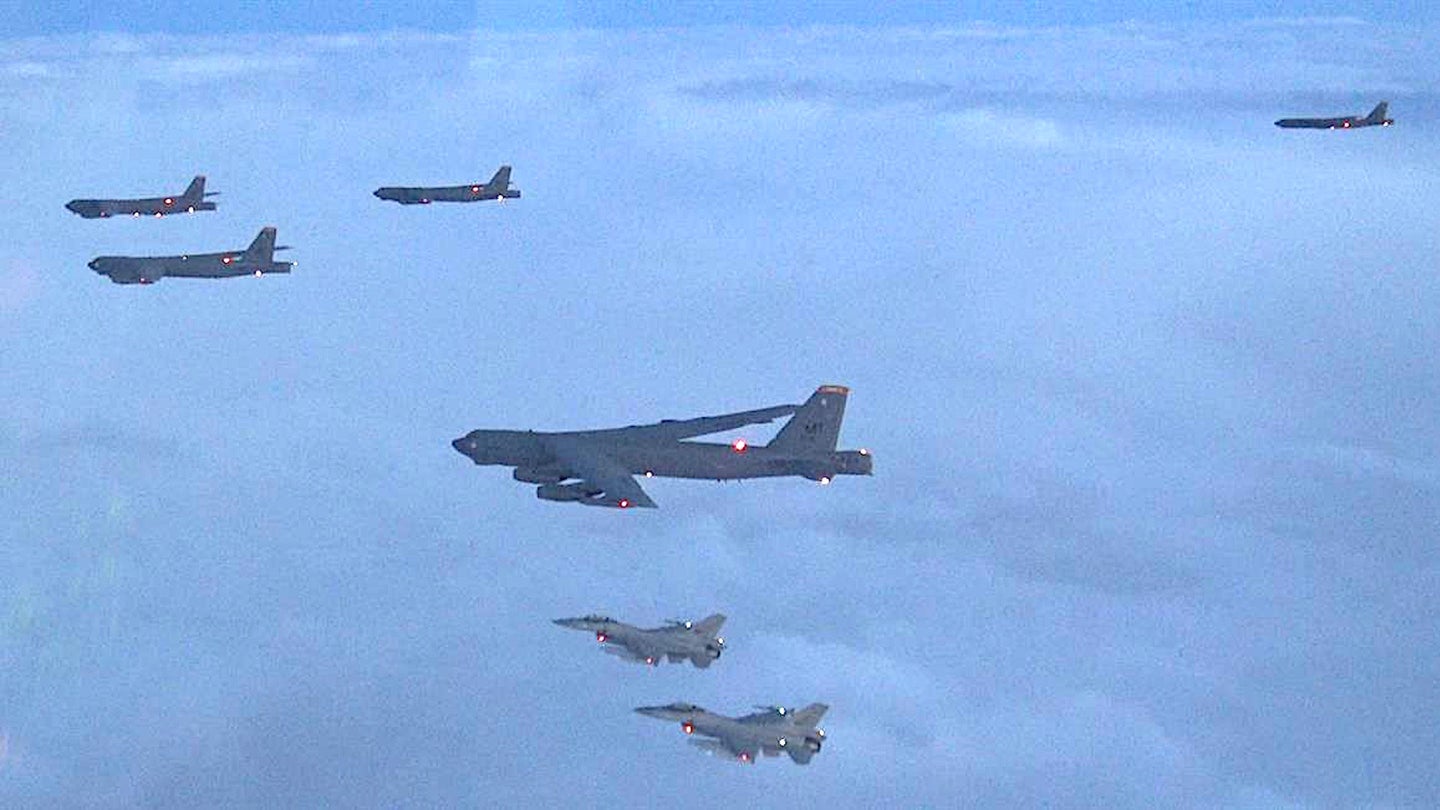 Six B-52 Strategic Bombers Fly Alongside Norwegian Fighters In A Clear Signal To Russia