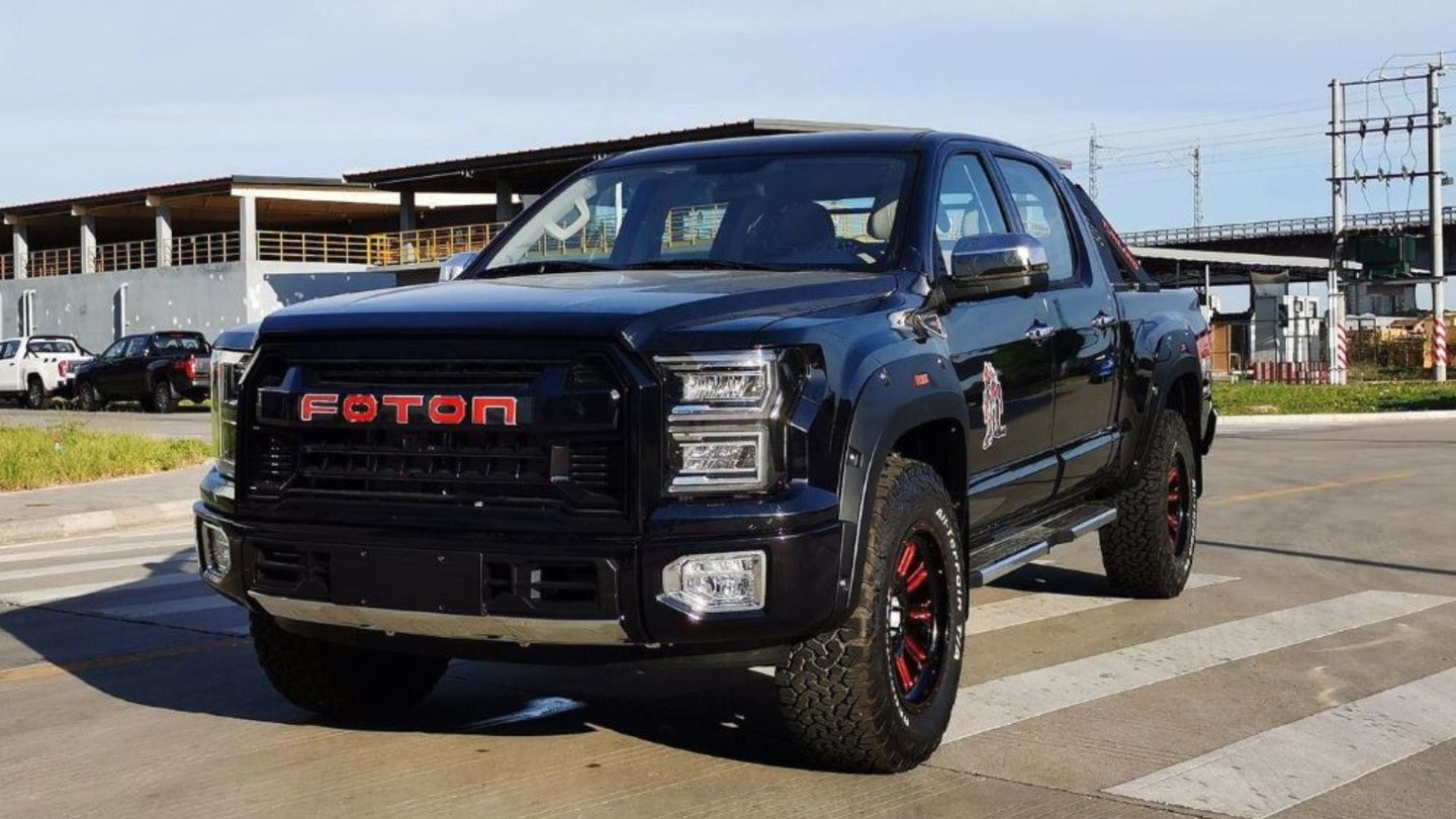 This Chinese Pickup Truck is a Dead Ringer for a Ford Raptor