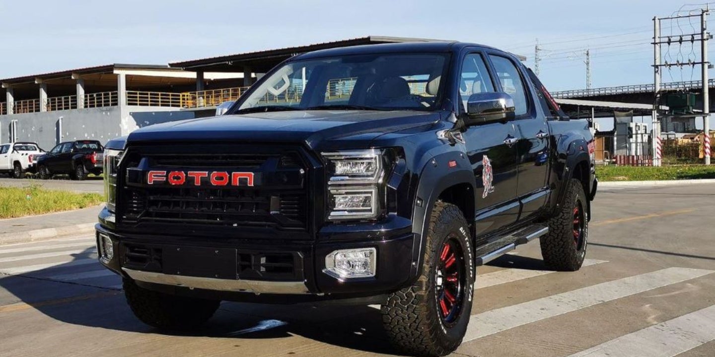 This Chinese Pickup Truck is a Dead Ringer for a Ford Raptor