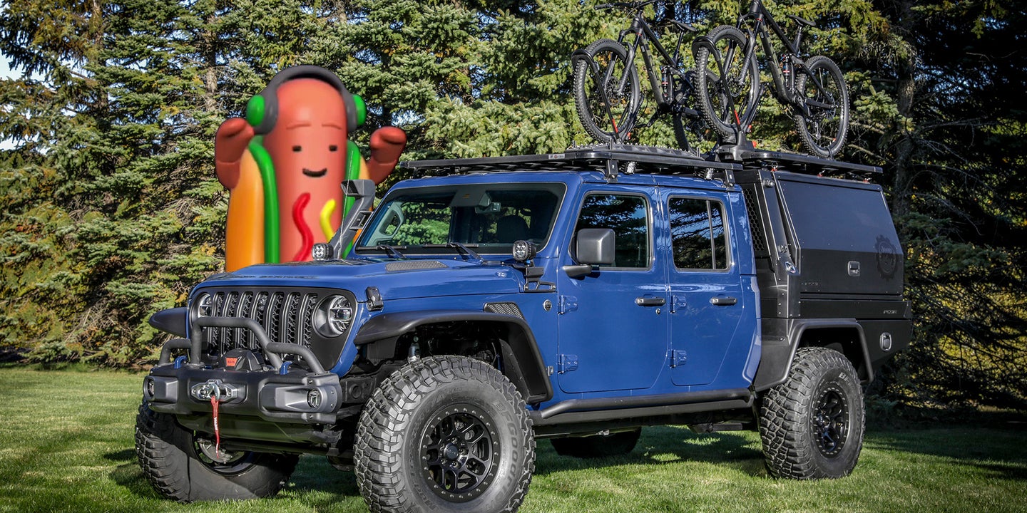 We’ve Reached Peak Jeep: Gladiator Top Dog Concept Has Built-In Hot Dog Grill, Bun Warmer