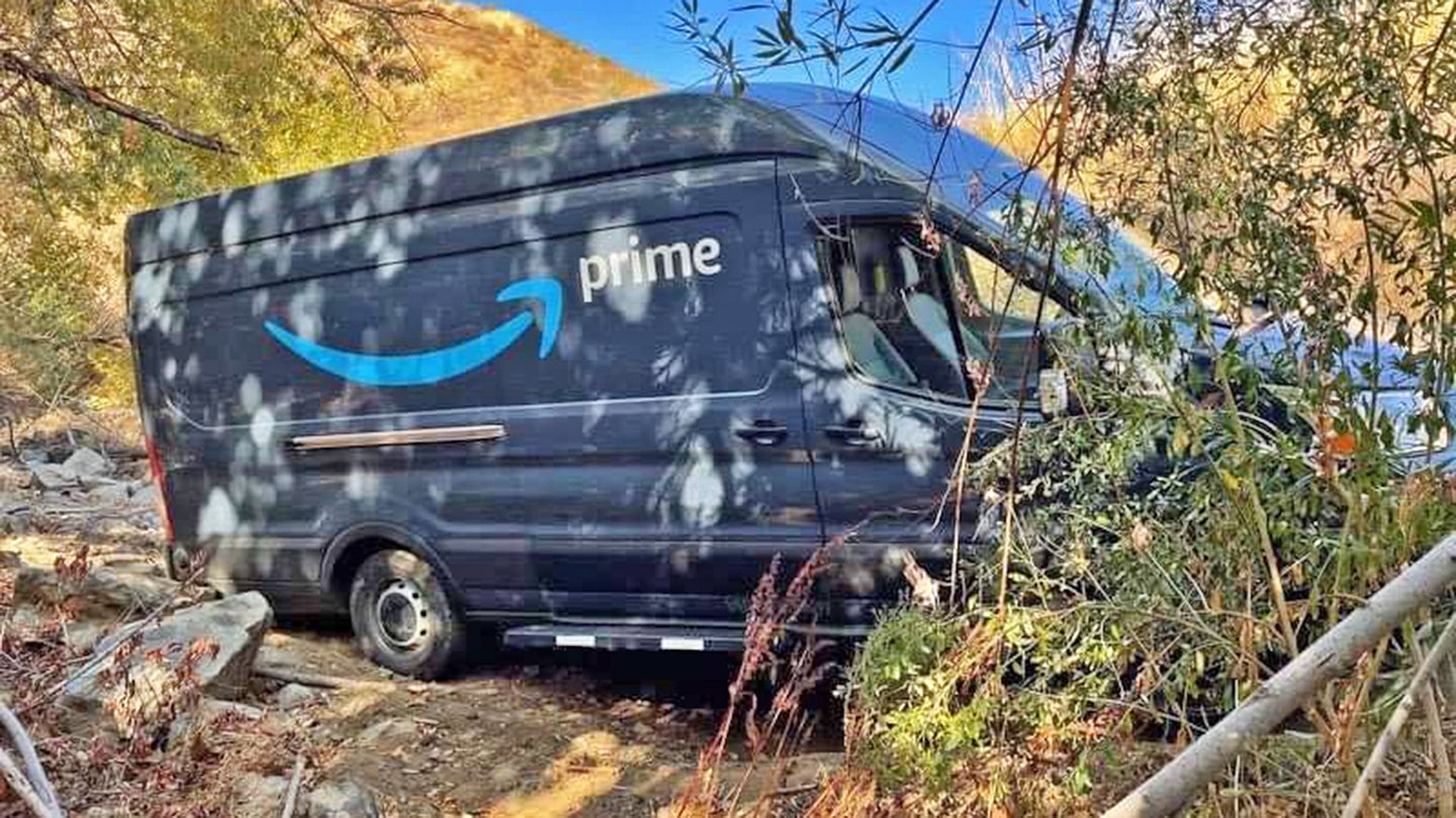 Amazon Delivery Van Gets Extremely Stuck Following GPS Down a California 4×4 Trail