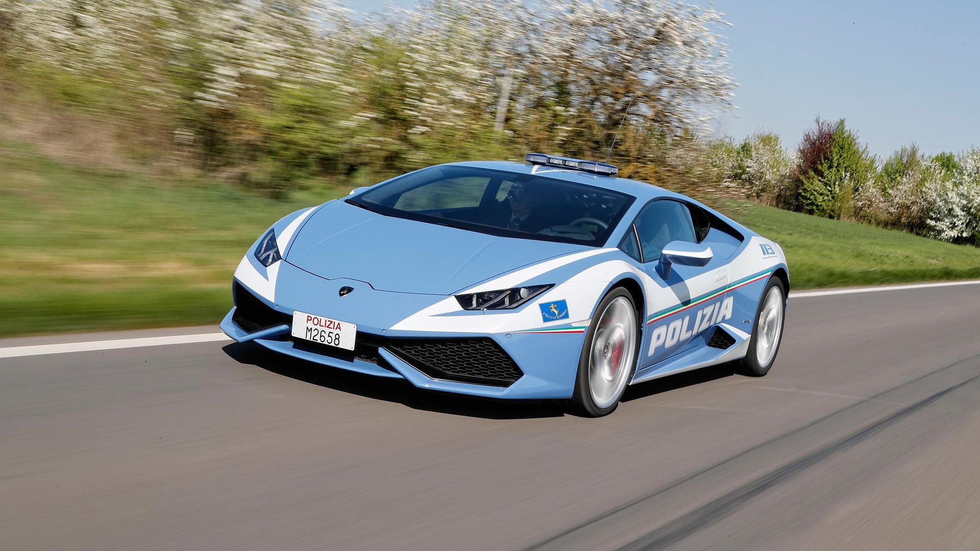 Italian Police Use Lamborghini Huracan to Transport Kidney 300 Miles in Just Two Hours