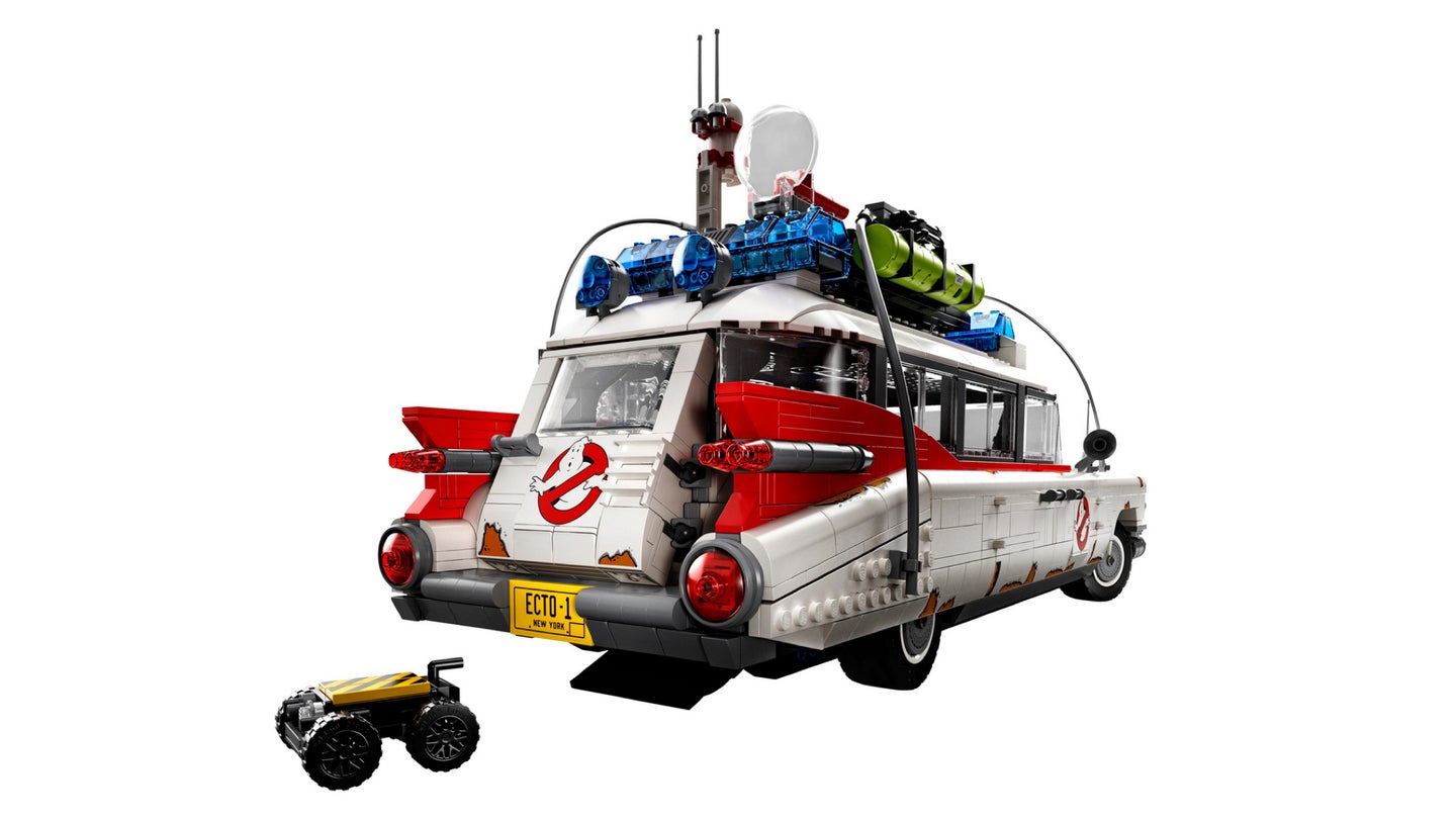 Lego’s Rad New Ghostbusters Ecto-1 Has Pop-Out Gunner Seats, Ghost Traps and a Rolling Remote Trap
