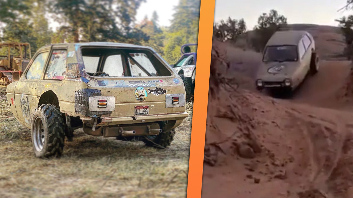 Your Mall-Crawling Jeep Just Got Shamed By a Three-Wheeled Reliant Robin in Moab