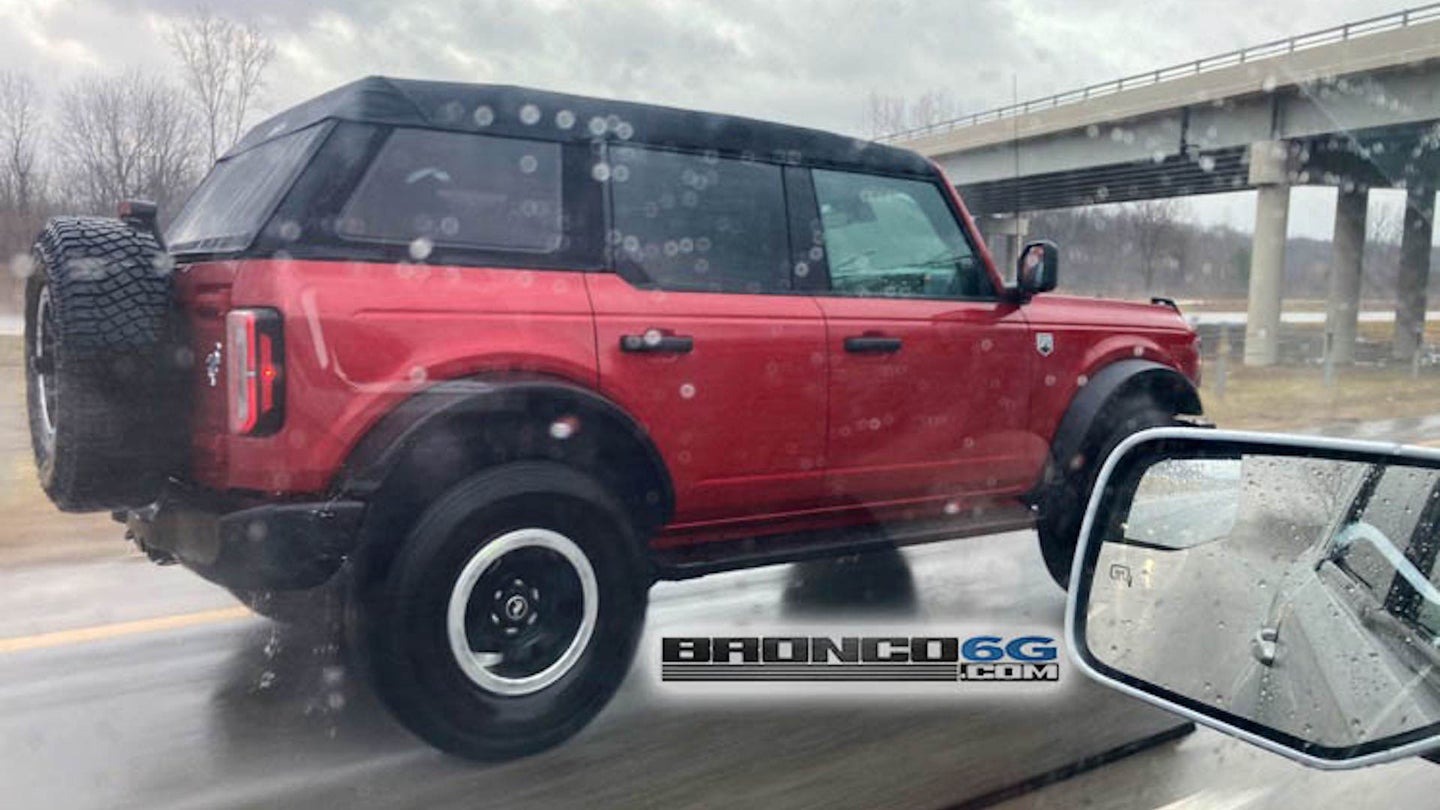 Here’s Your First Look at the 2021 Ford Bronco’s Fastback Soft Top