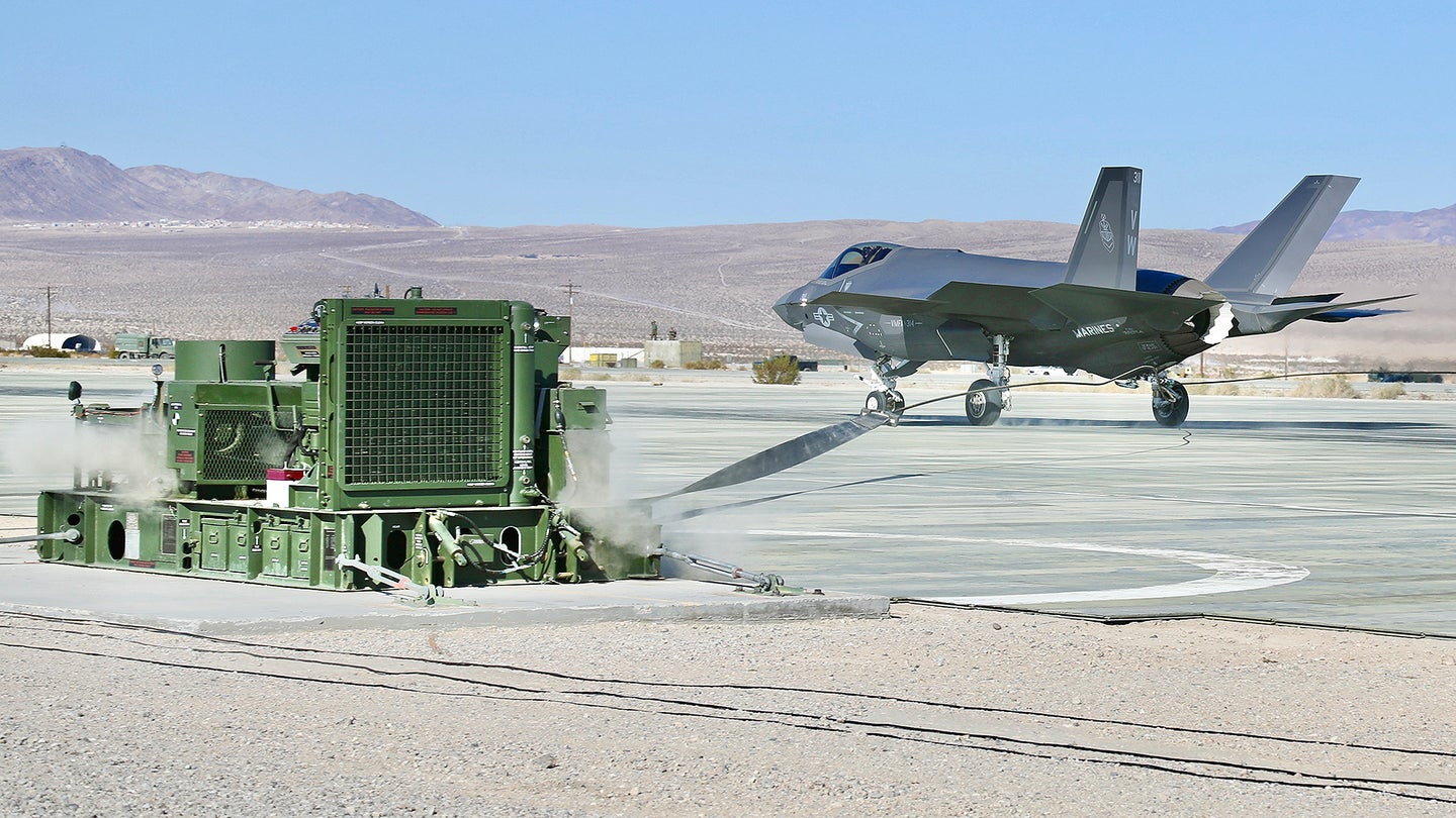 F-35C arrestor cable landing