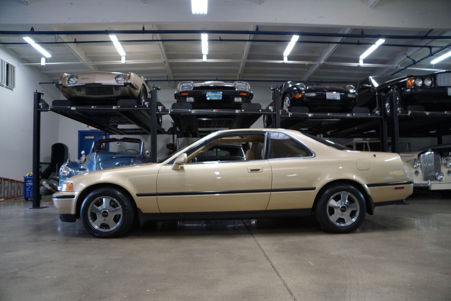 Buy This Tan 1991 Acura Legend With a Manual, Become an Acura Legend in Your Neighborhood