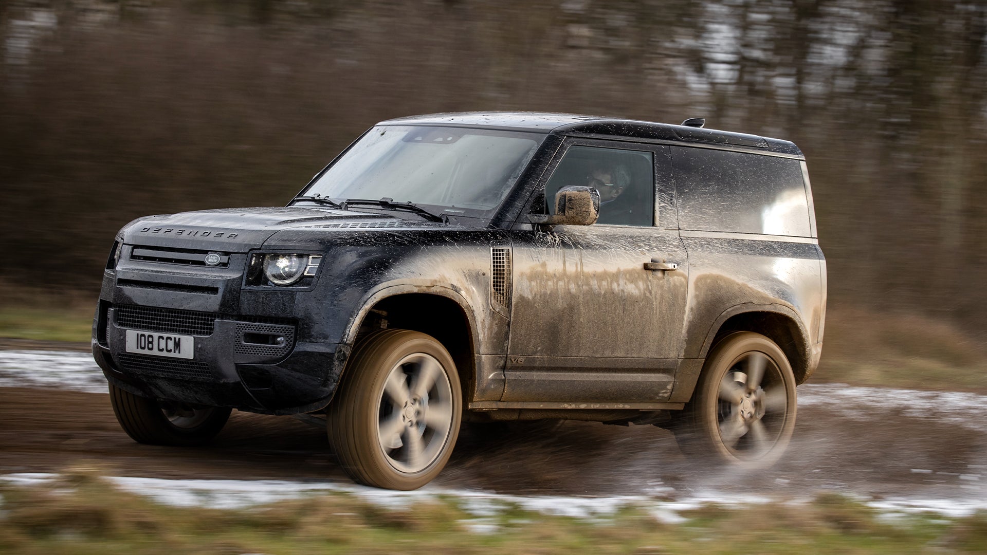 2022 Land Rover Defender V8 Jams a 5.0L, 518-HP Supercharged Mill in ...