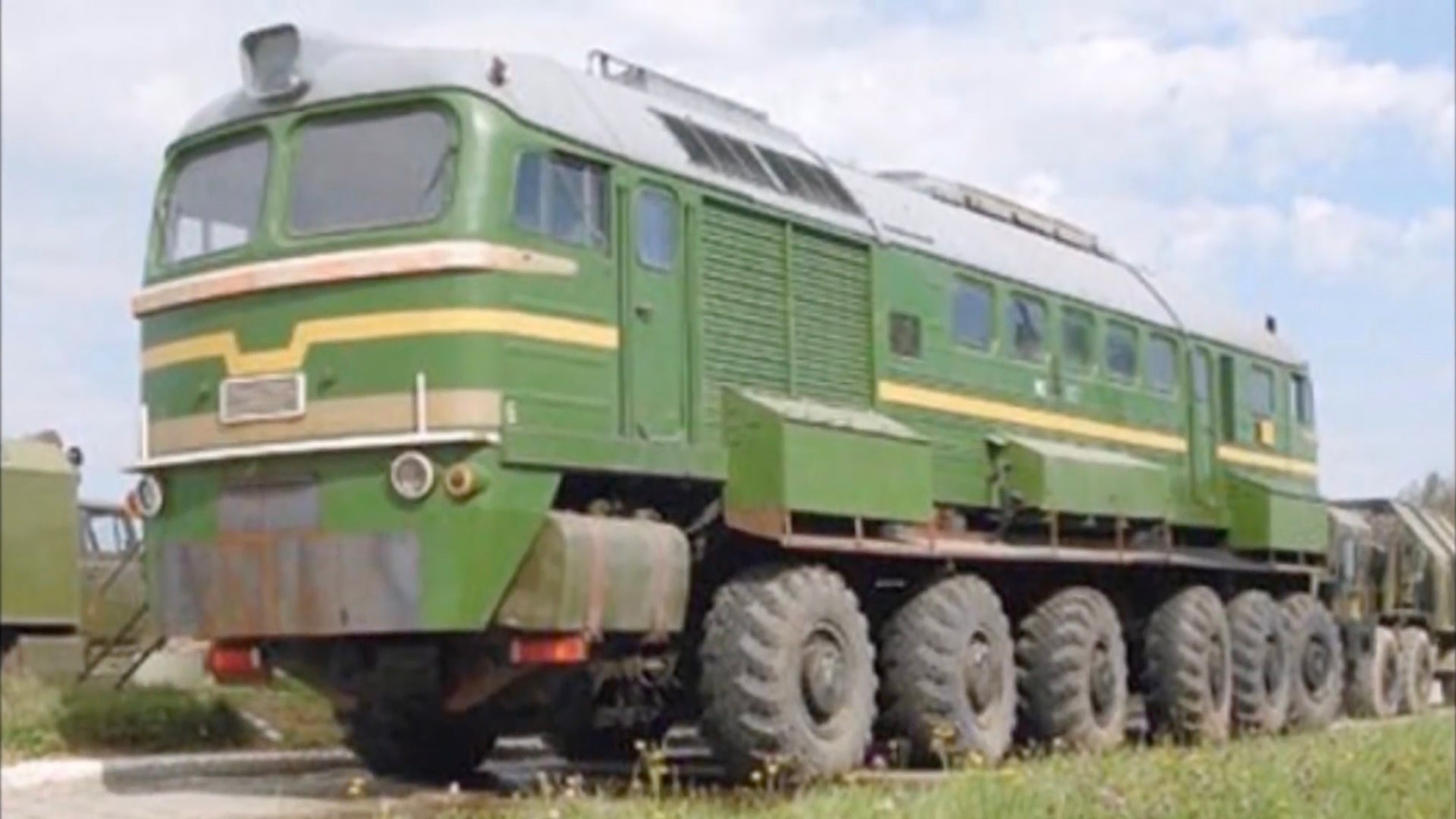 CROSS-RC  - XX10 T-REX 1/12 10X10 TRUCK... MAZ-547-M62-locomotive
