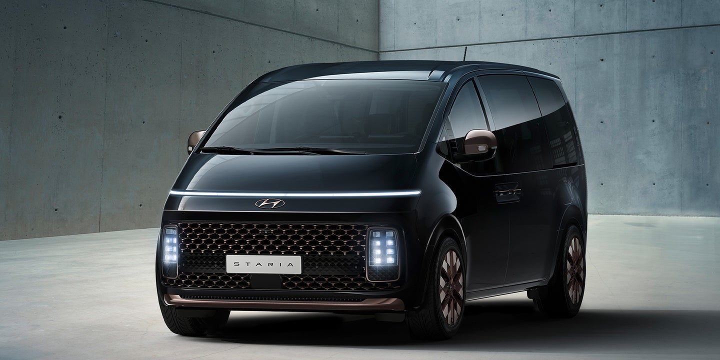 The Futuristic Hyundai Staria Minivan Is What a People Hauler Should Be in 2021