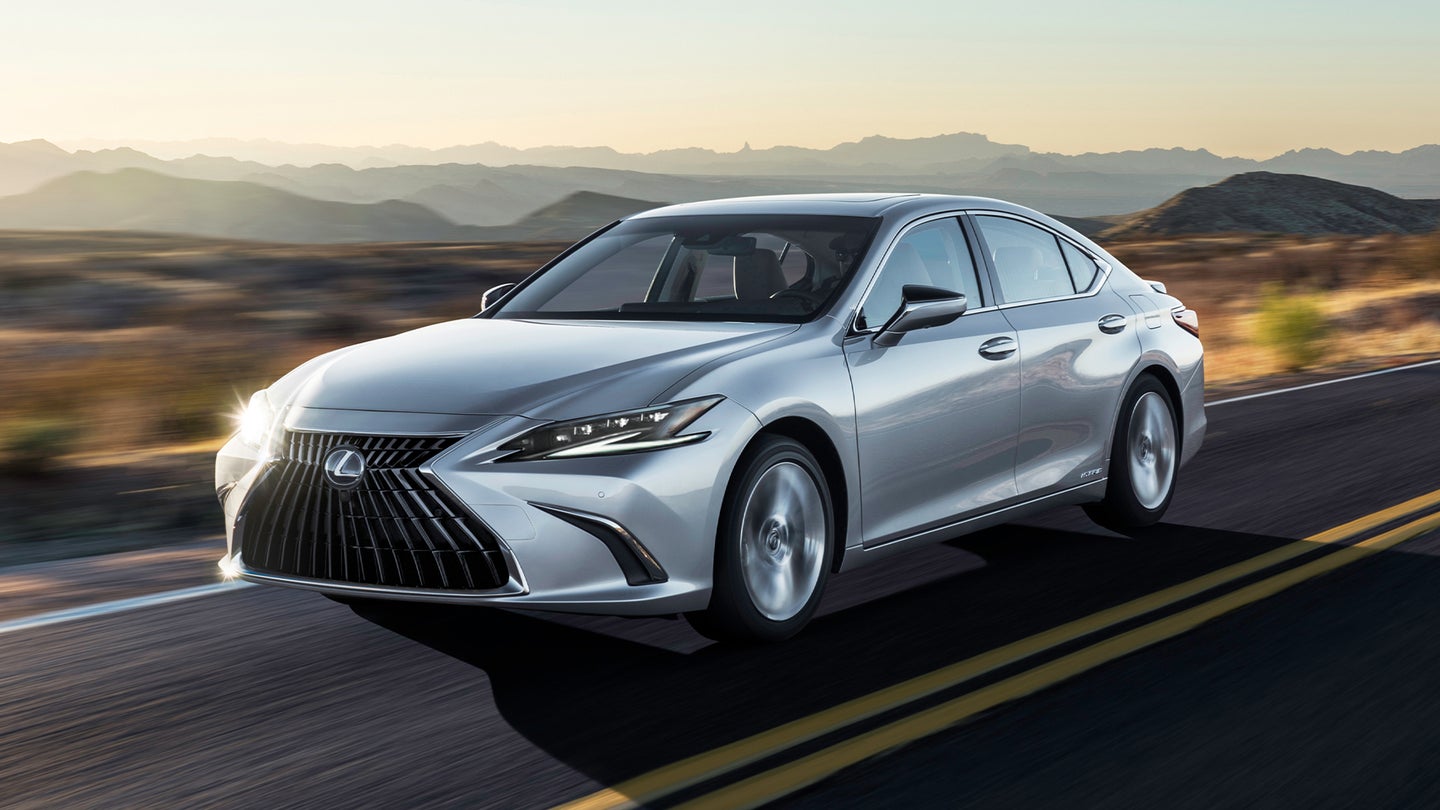 2022 Lexus ES: Finally, Actual Touchscreens You Can Use Without the Trackpad