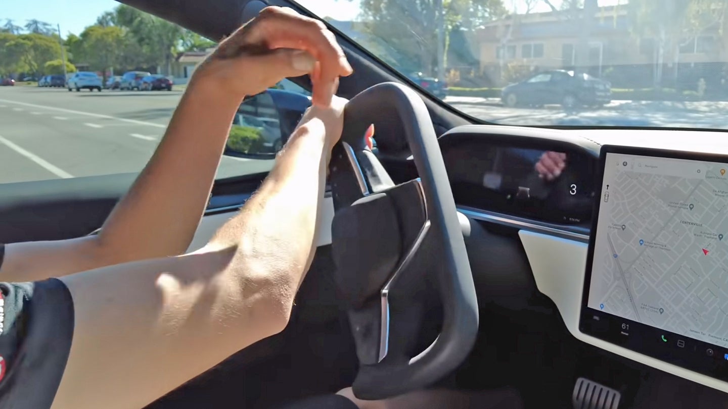 Tesla&#8217;s &#8216;Knight Rider&#8217; Steering Yoke Is Getting Panned in Early Reviews