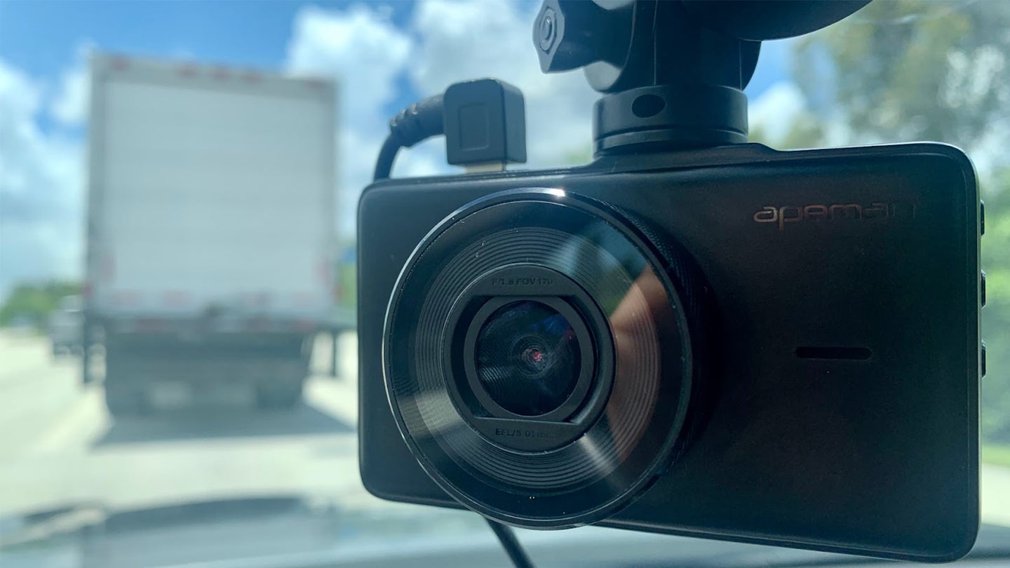 Apeman C450 Dash Cam’s Price Makes It an Option for Those Who Aren’t Picky