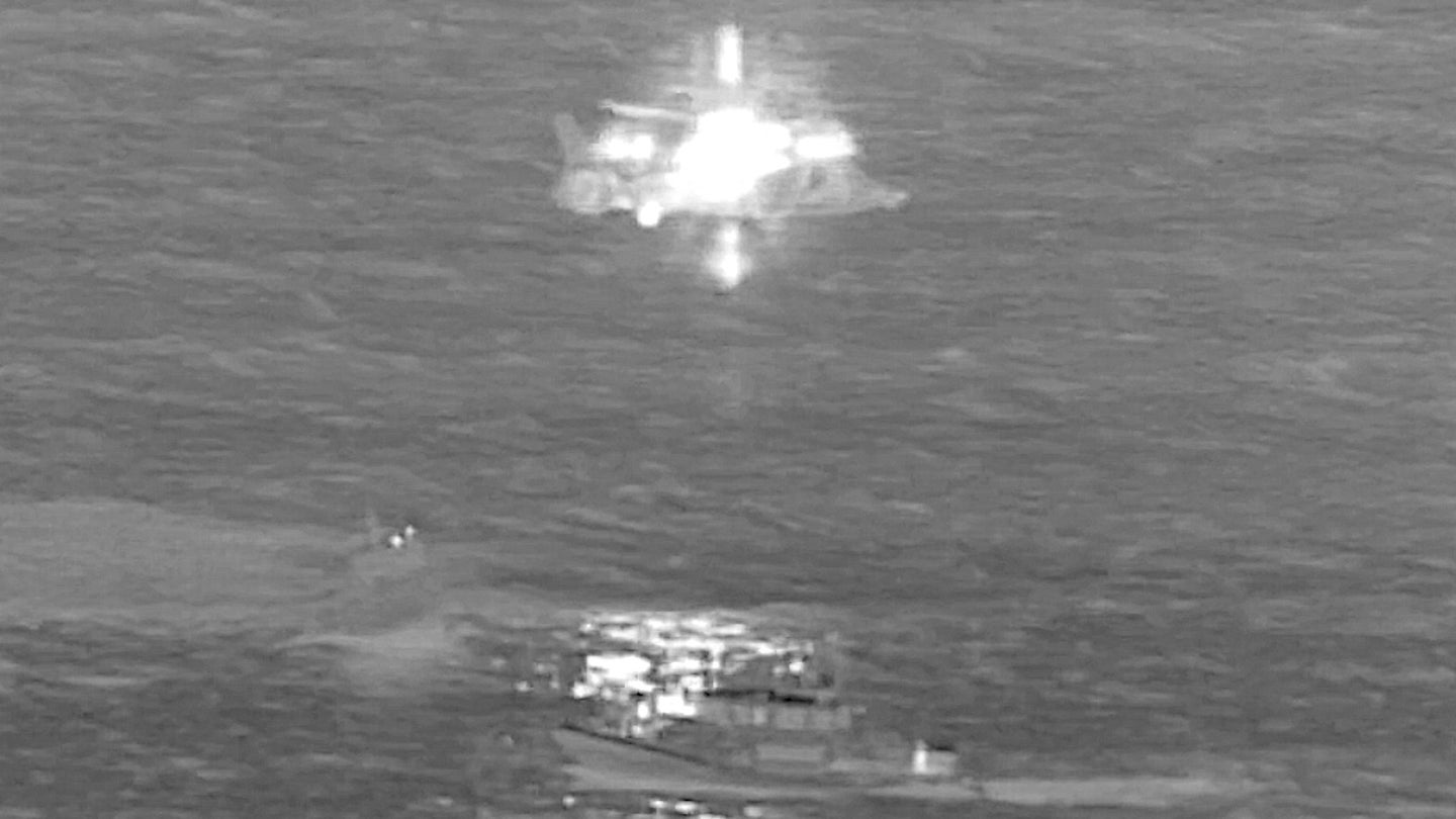 Watch Pilots Get Rescued After Their Ditched 737 Sank Off Oahu (Updated)