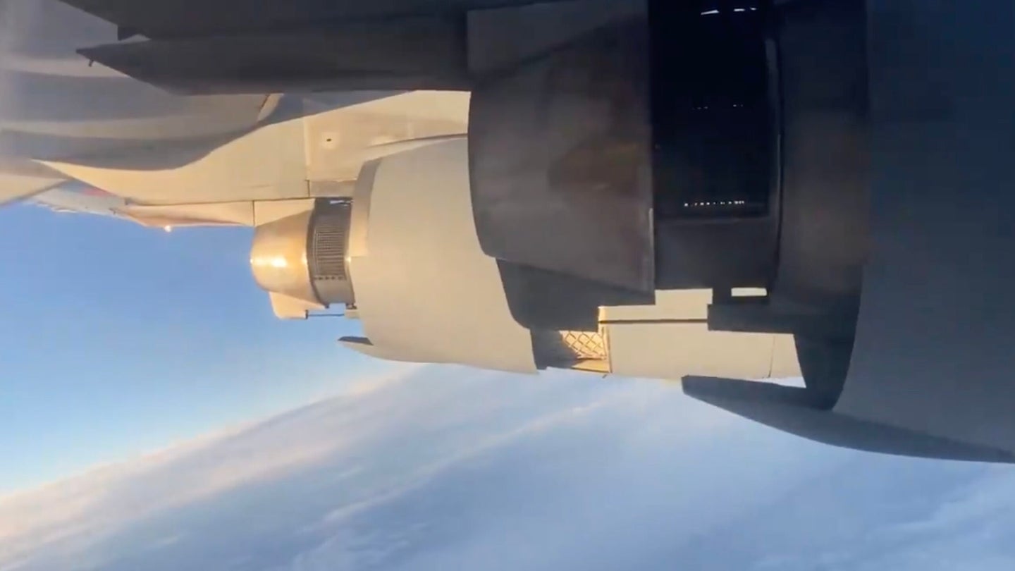 Watch This C-17 Engage Its Thrust Reversers In Mid-Air To Make An Extremely Rapid Descent