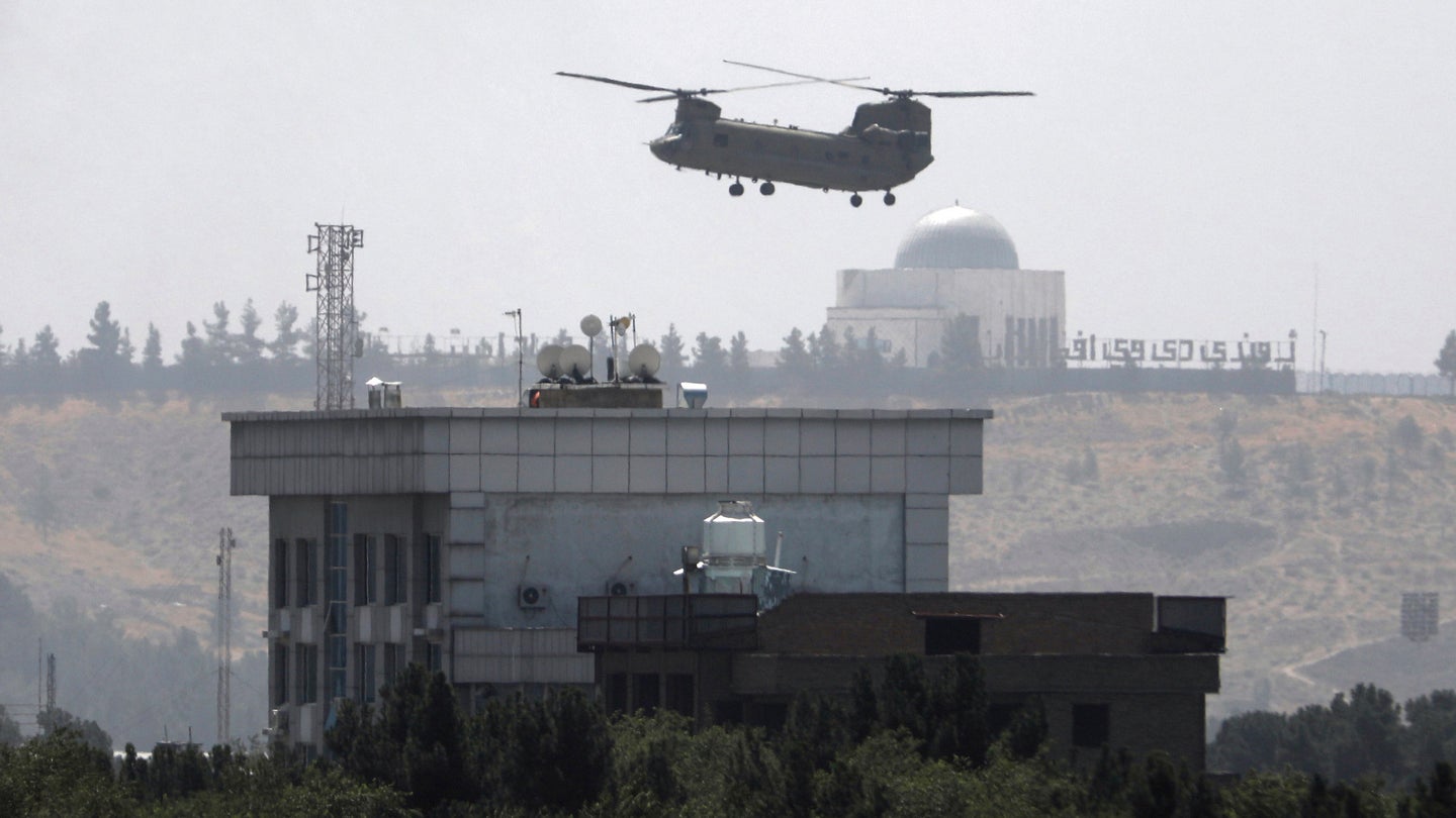 A US Army CH-47F Chinook helicopter comes in to land at the US Embassy compound in Kabul on Aug. 15, 2021.