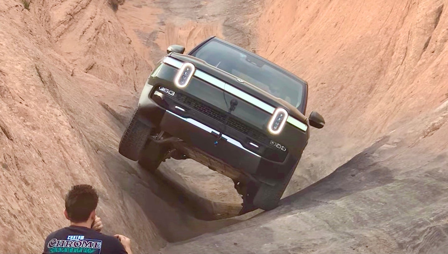 Stock 2022 Rivian R1T Conquers Infamous Hell’s Gate Obstacle in Moab