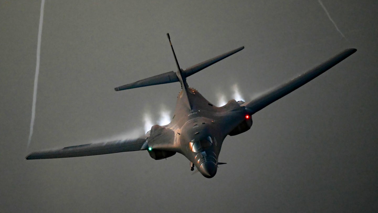 A B-1B Bomber That Just Circumnavigated The Arabian Peninsula Has Stunning Photos To Show For It