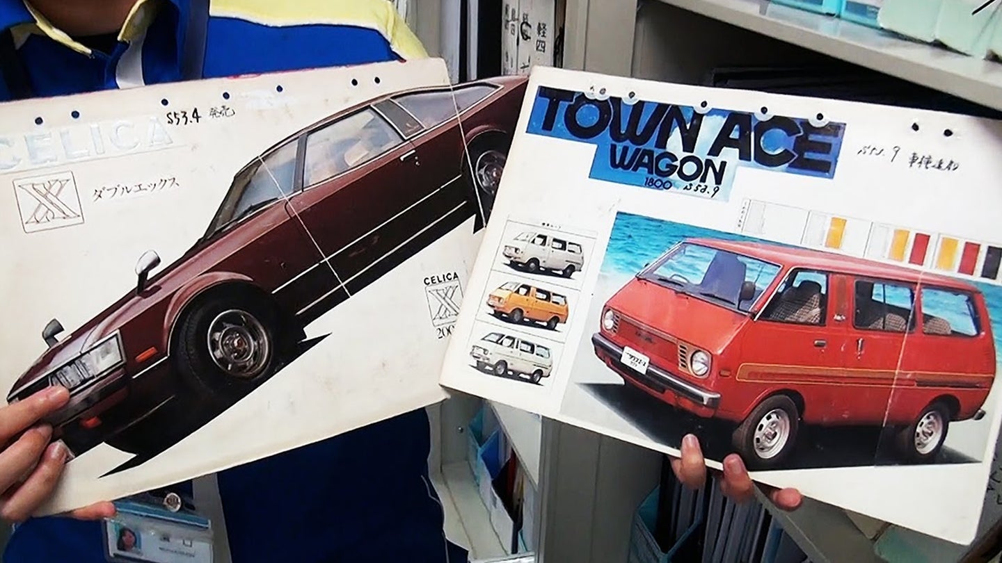 Japanese Police Use a Massive Library of Old Dealer Brochures to Identify Cars