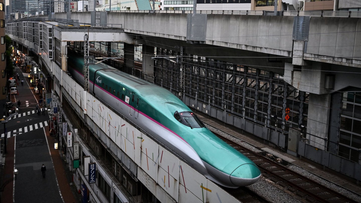 Japanese Train Engineer Sues Over $0.38 Pay Reduction for One-Minute Delay