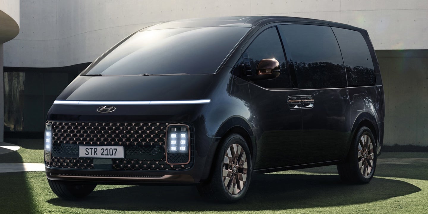 I’m Driving the 2021 Hyundai Staria Minivan. What Do You Want to Know?