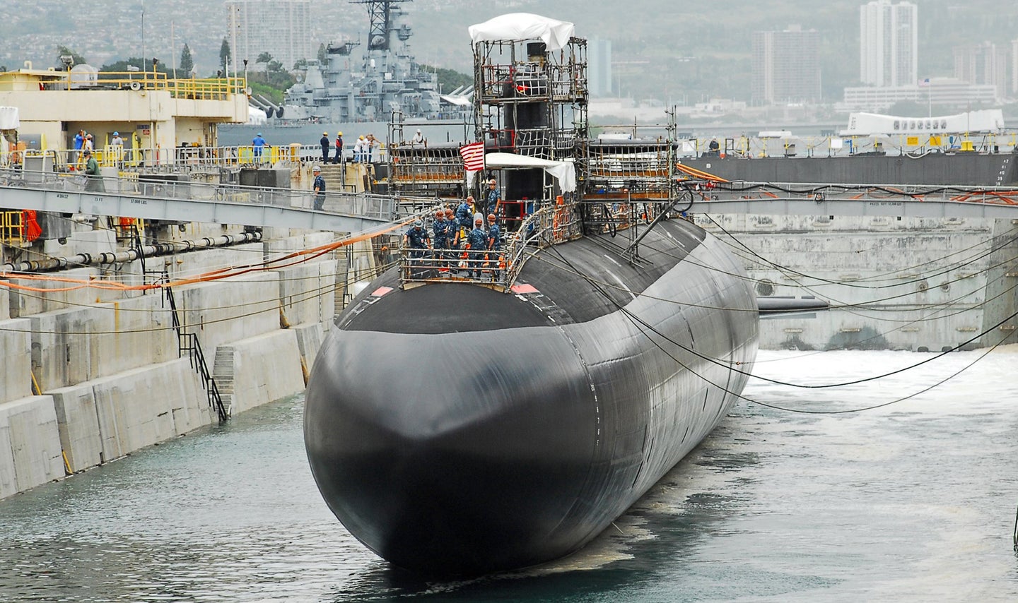 Pifias de la industria militar norteamericana: La Casa Blanca se retracta de la promesa de Biden de defender Taiwán en el último giro sobre la postura de EE. UU. - Página 2 Submarine-Drydock