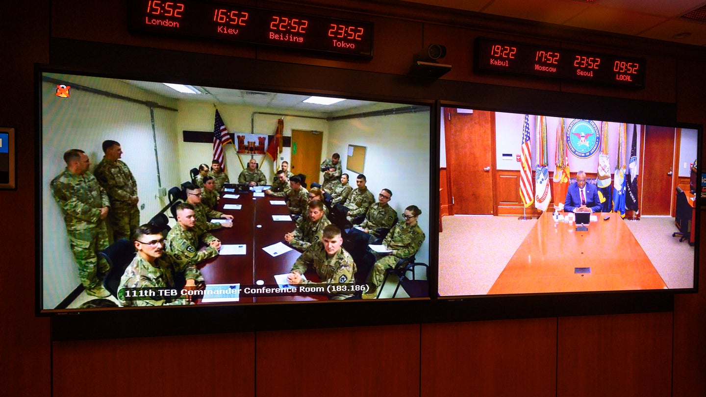 Soldiers speak with Secretary of Defense