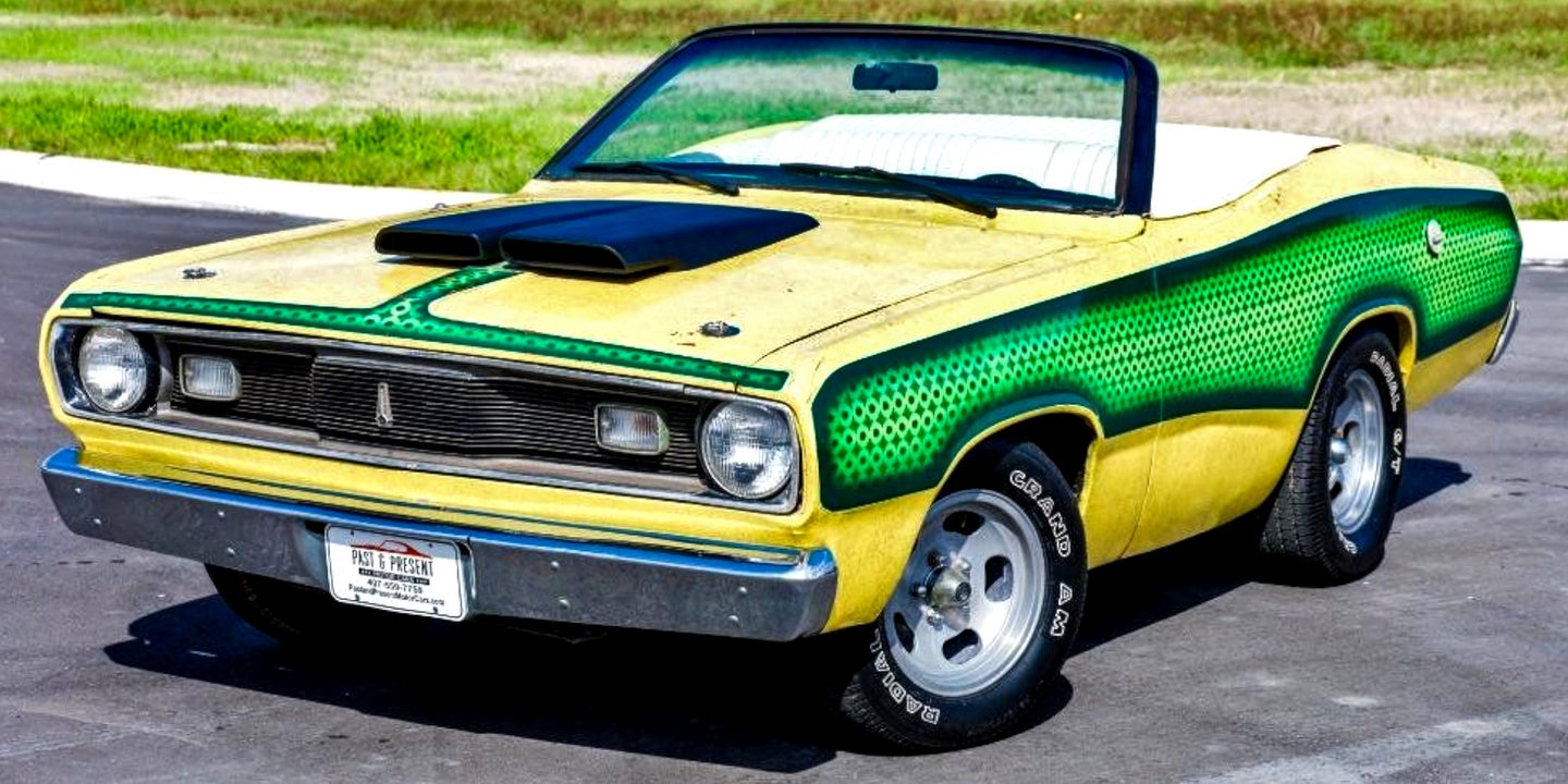 Stubby Plymouth Duster Is a Flamboyant Roofless Deathtrap