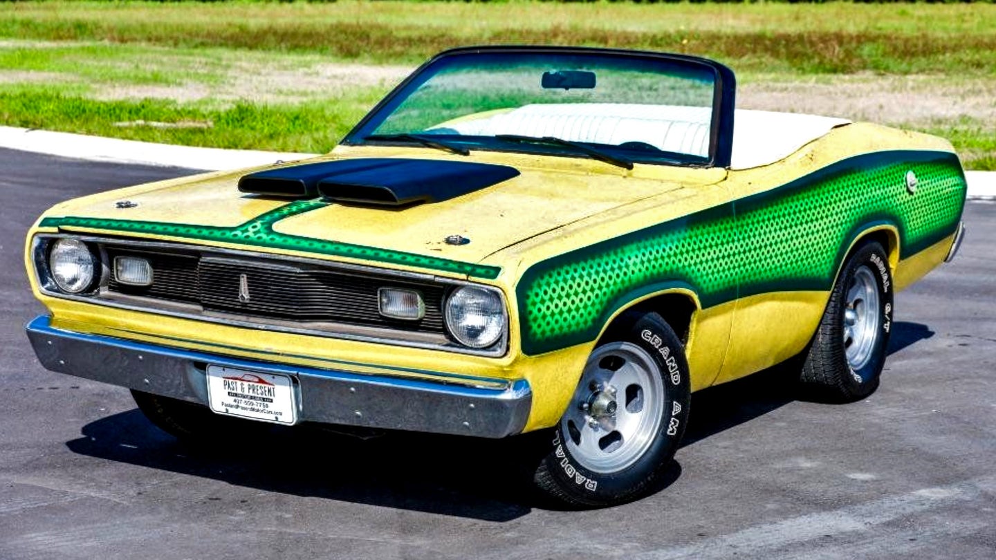 Stubby Plymouth Duster Is a Flamboyant Roofless Deathtrap