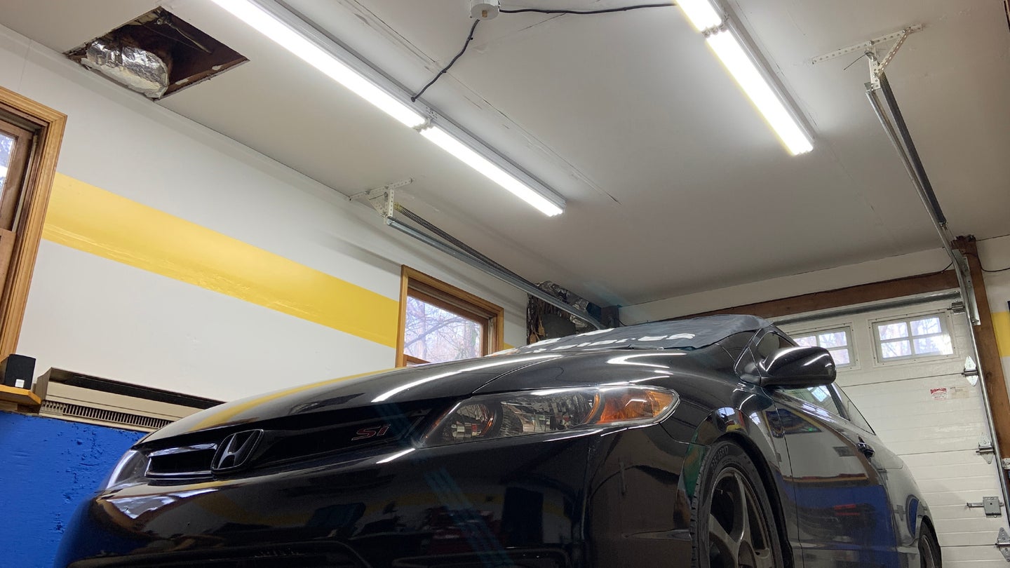 How I Cobbled Together a Clean Lighting Setup for My Garage With Random Parts