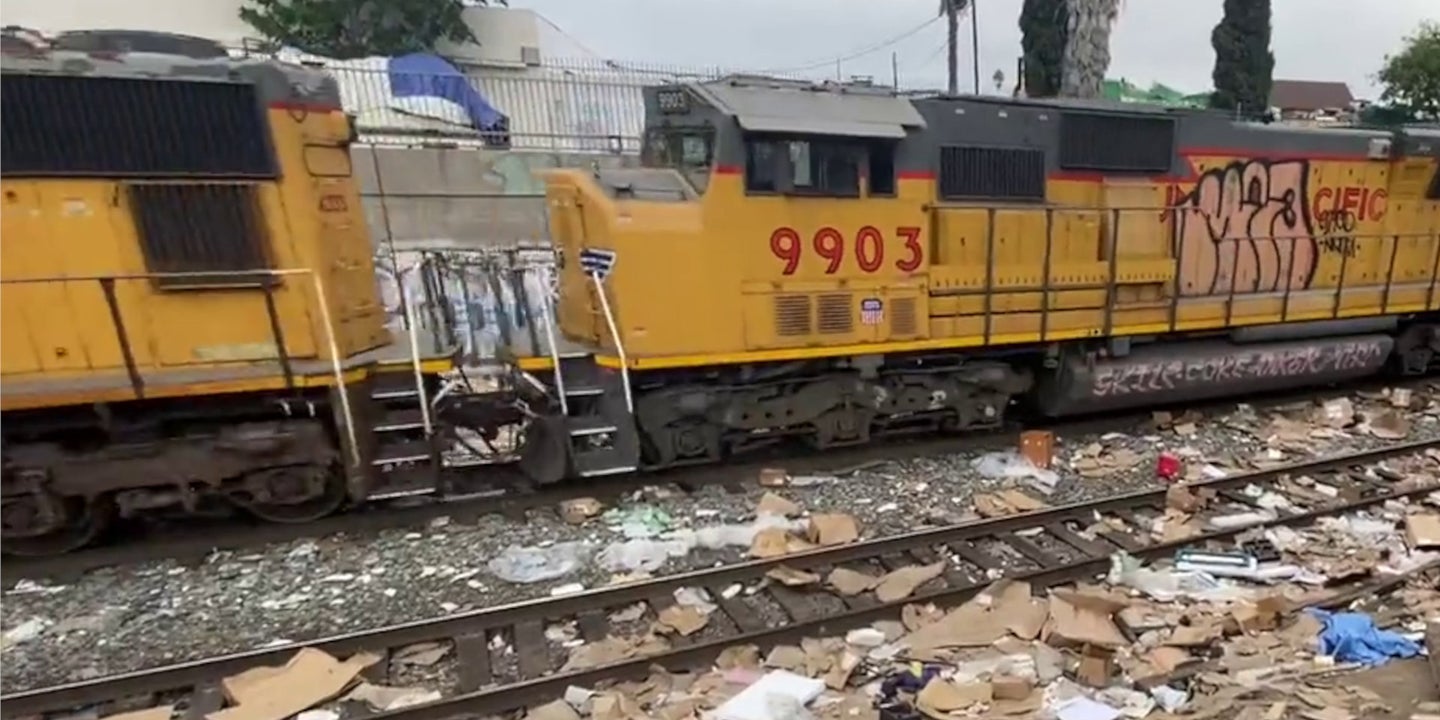 Thieves Are Stealing Thousands of Packages From Slow-Moving Trains in Los Angeles
