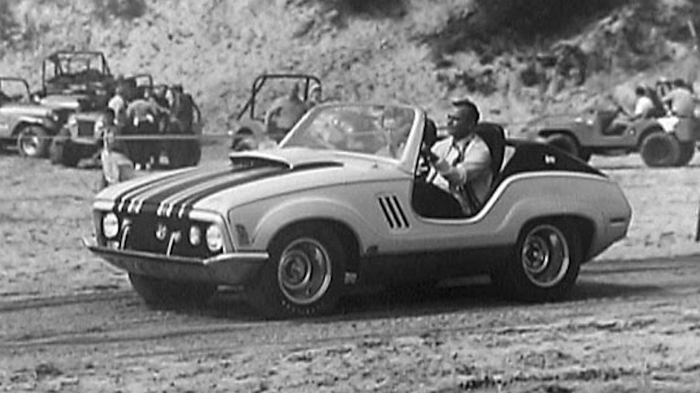 This Stubby Jeep Concept Was an Off-Road Muscle Car That Could’ve Been