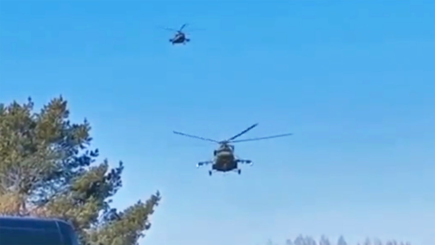 Ukraine&#8217;s Delegation Arrives By Mi-8 Helicopter To Summit With Russia On Belarus Border