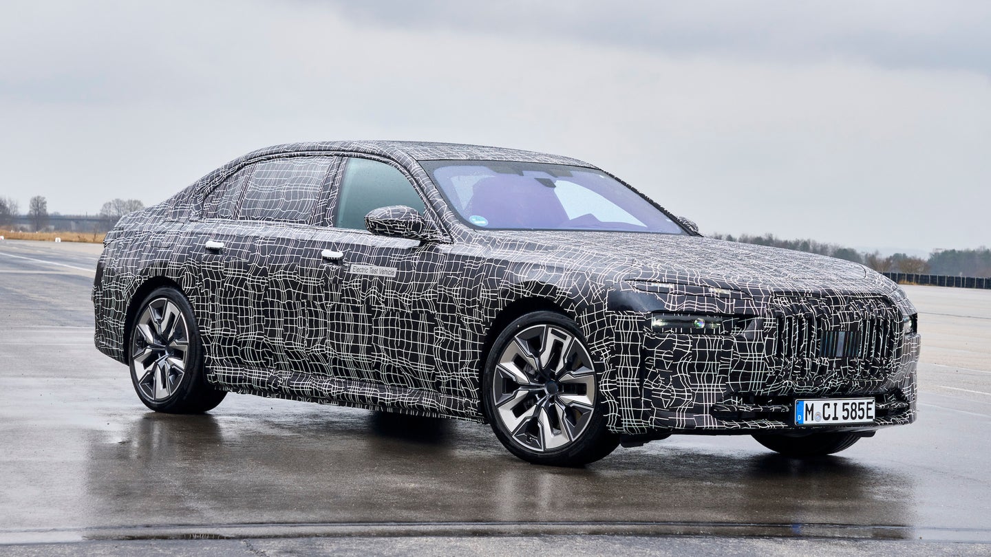 BMW 7 Series, i7 EV Prototype Review: BMW Joins the Hands-Free Driving Fight