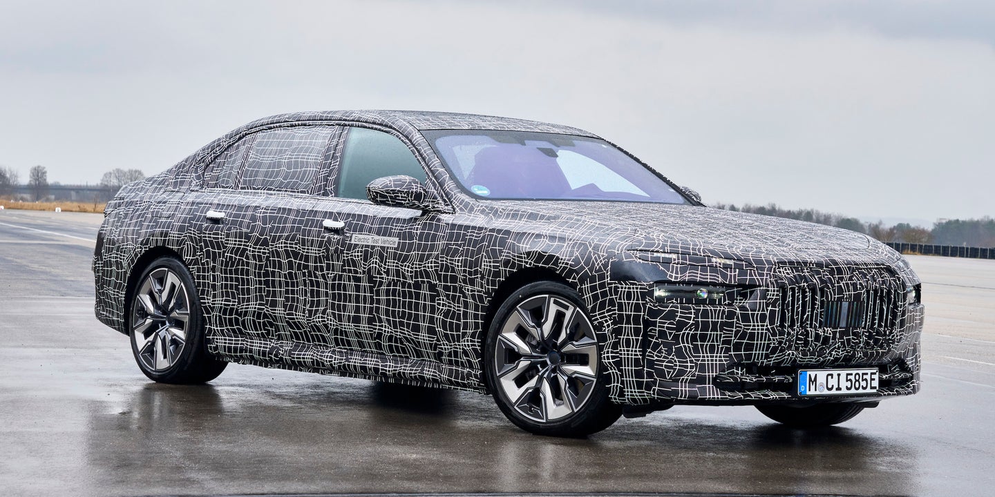 BMW 7 Series, i7 EV Prototype Review: BMW Joins the Hands-Free Driving Fight