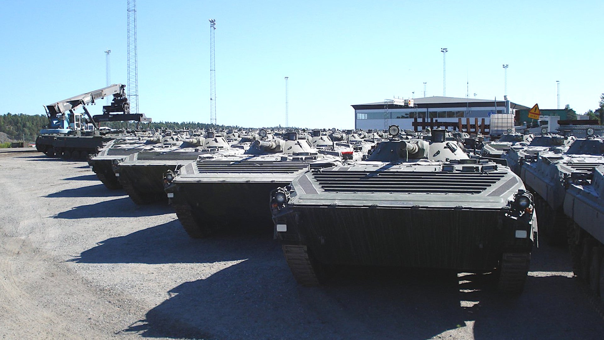 Česká republika převáží 56 modernizovaných obrněných vozidel BMP-1 na Ukrajinu