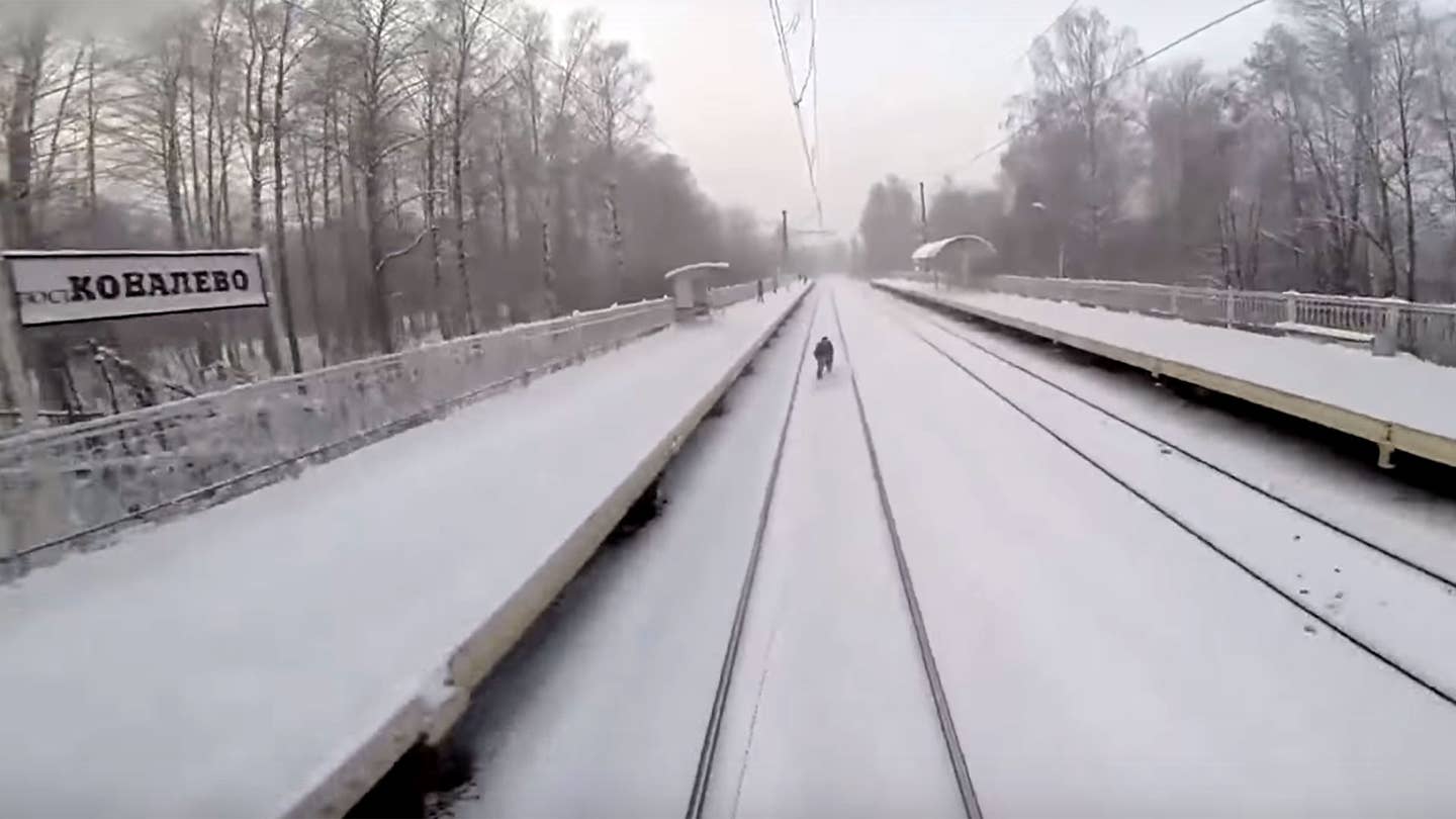 Russians Are Now Skijoring Behind Trains