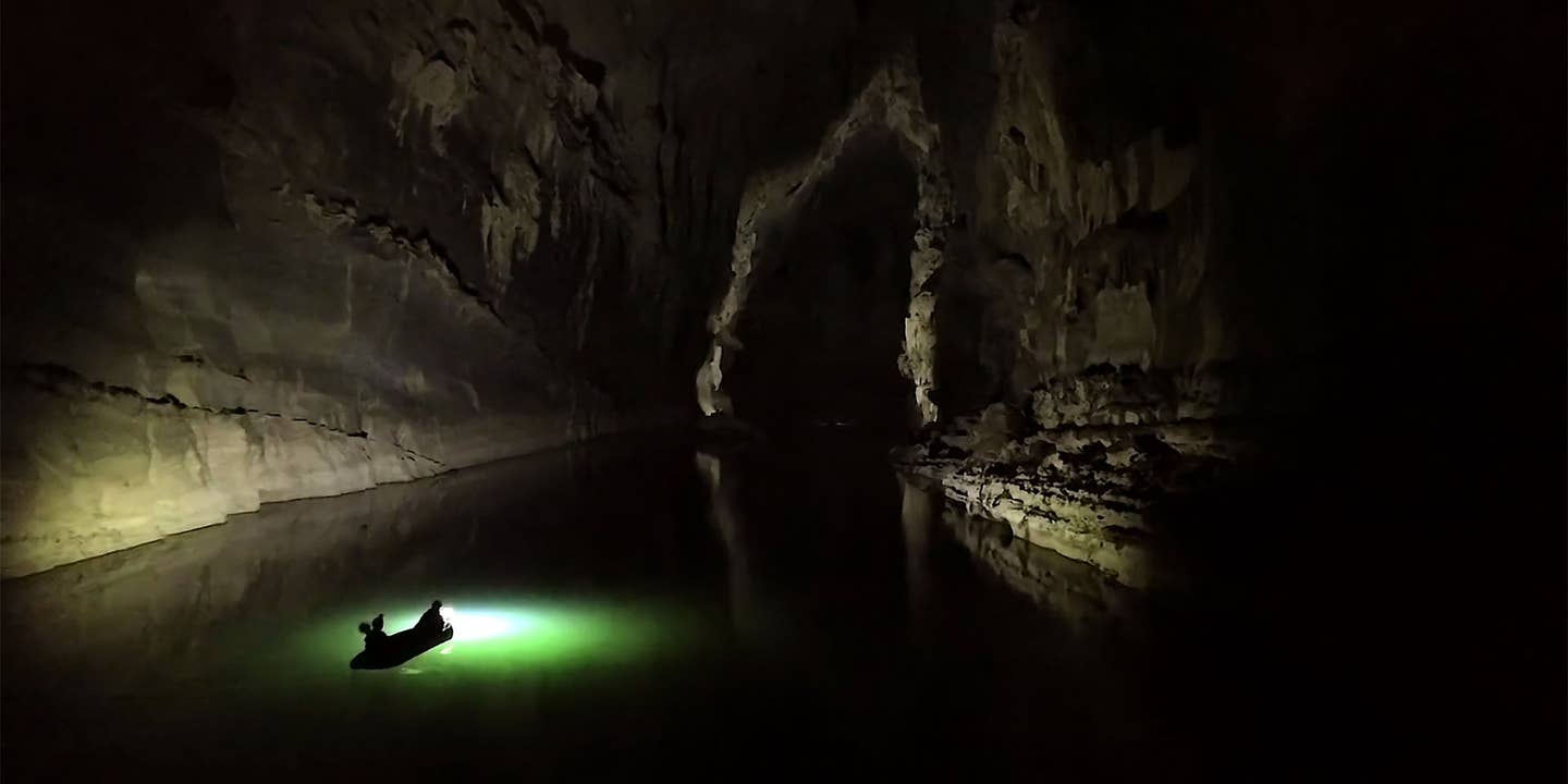 Video Drone Goes Inside Tham Khoun Xe River Cave