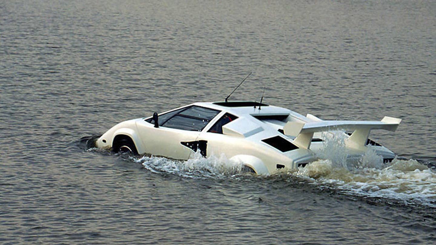 This Amphibious Lamborghini Countach Needs Some Work