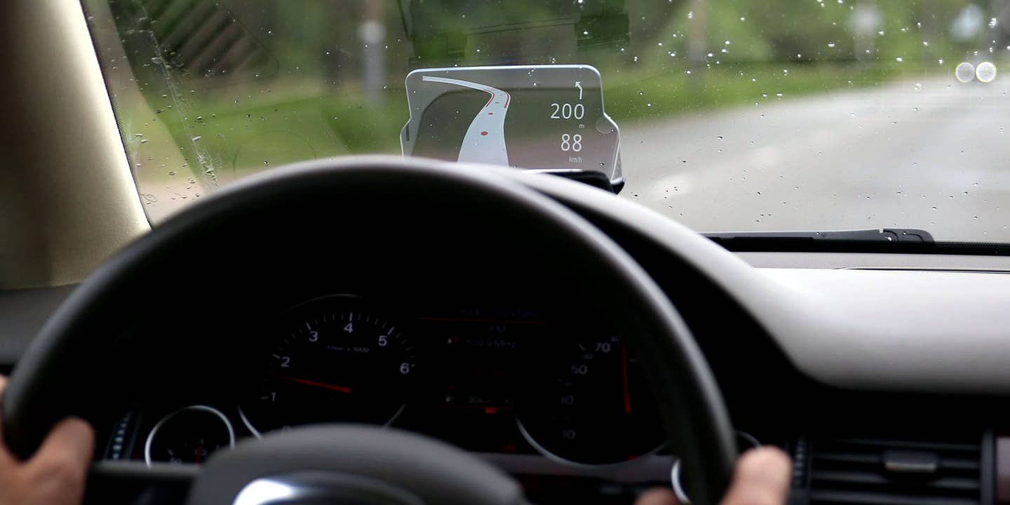 Hudway Glass, the $50 Gadget to Curb Distracted Driving
