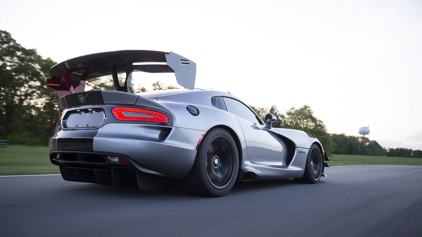 Dodge Viper ACR Goes On Firebreathing Rampage, Kills All the Lap Records