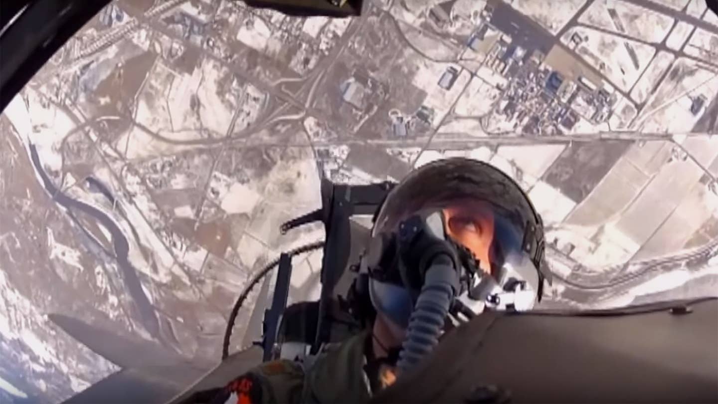 Video: USAF F-15 Pilots Are High-Flying Maniacs