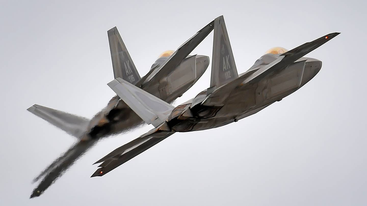 F-22 Raptors Swoop in to Protect US Special Ops Forces in Northwest Syria