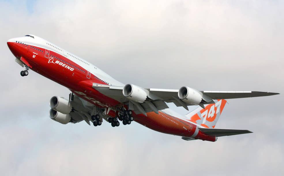 747-8i_n6067e_takeoff.jpg