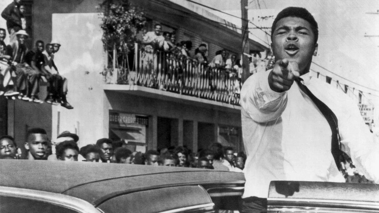 Muhammad Ali, Boxing Great and Poet Renegade, Dies at 74
